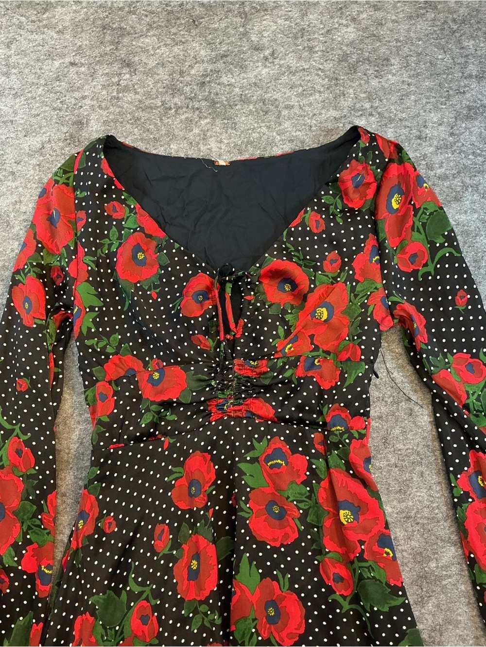 Free People Pin Up Style Red Rose & Polka Dot Long Sleeve V Neck Dress Size 0 - Picture 2 of 4